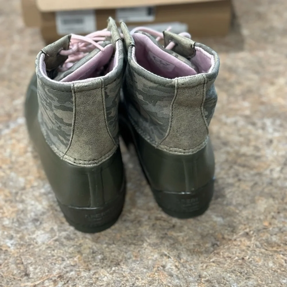 New Girls Camo Sperry Boots